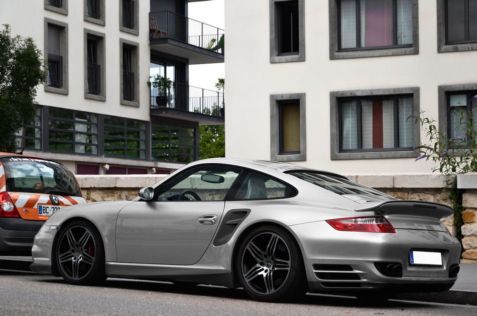 DMC Carbon Fiber Side Skirts for Porsche 997 Turbo S - Image 3