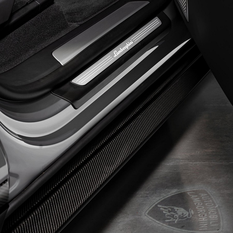 Urban Visual Carbon Fiber Lower Door Mouldings for Lamborghini Urus S